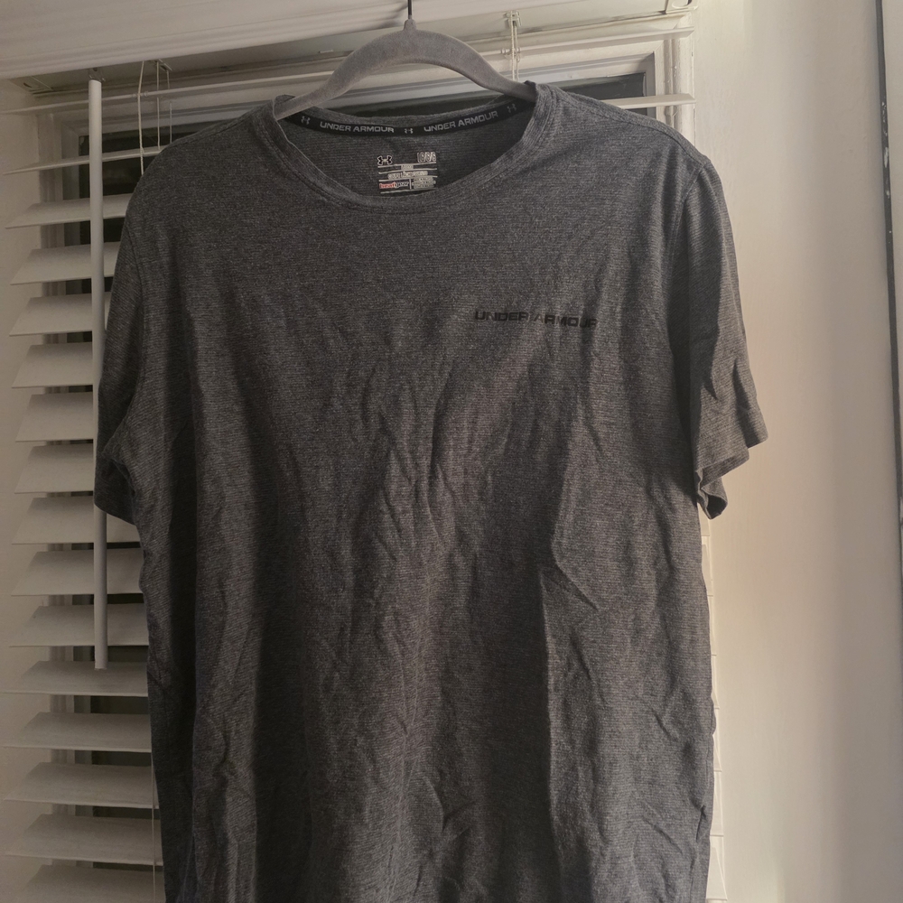 Under Armour Men's Gray T-Shirt